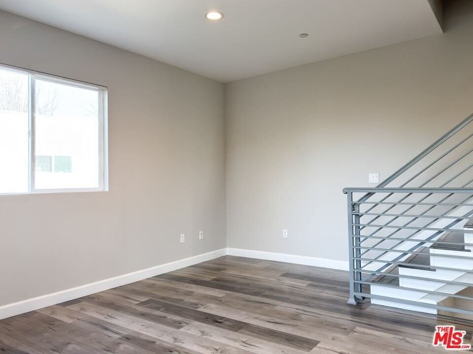 5651 1/2 Willowcrest Ave - Photo 5 of 33