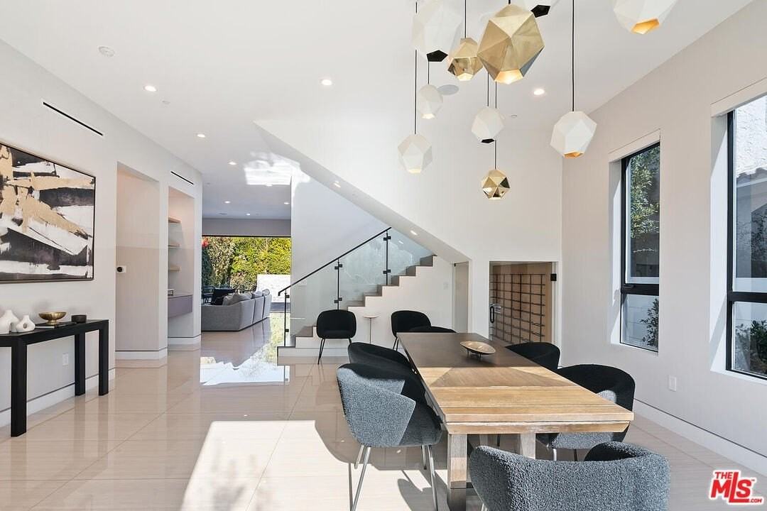 6347 Maryland Dr - Photo 3 of 20