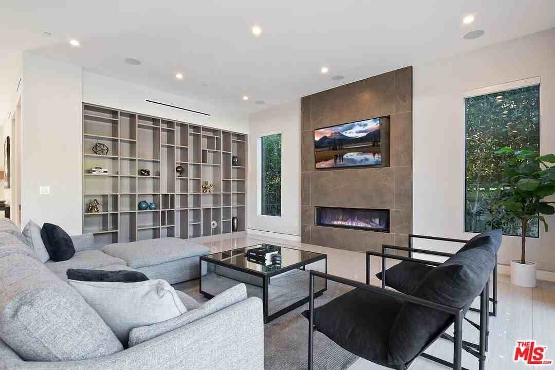 6347 Maryland Dr - Photo 4 of 20