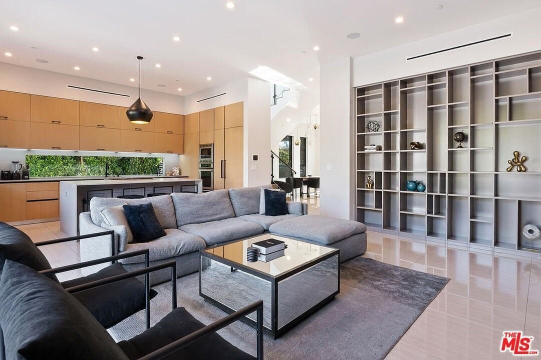 6347 Maryland Dr - Photo 5 of 20