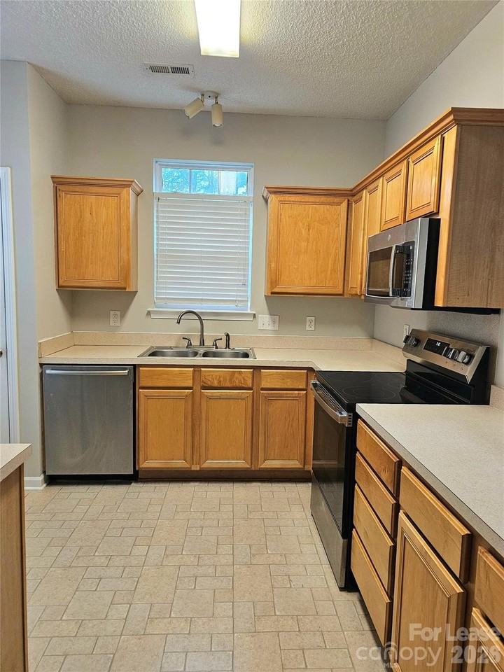 5408 Johnston Mill Ct - Photo 2 of 7