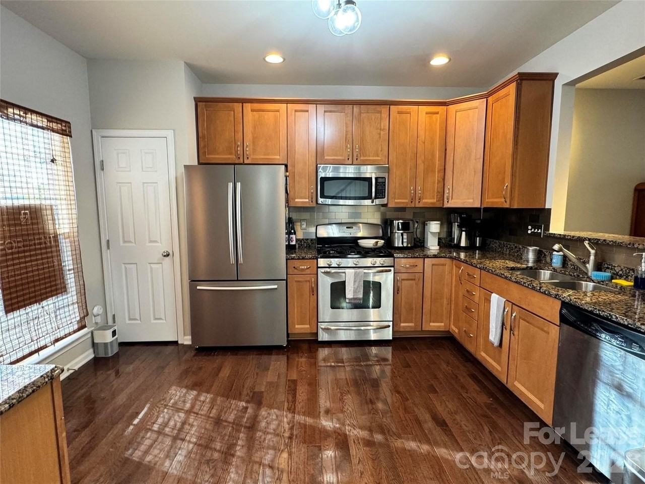 280 W Bland St - Photo 2 of 14