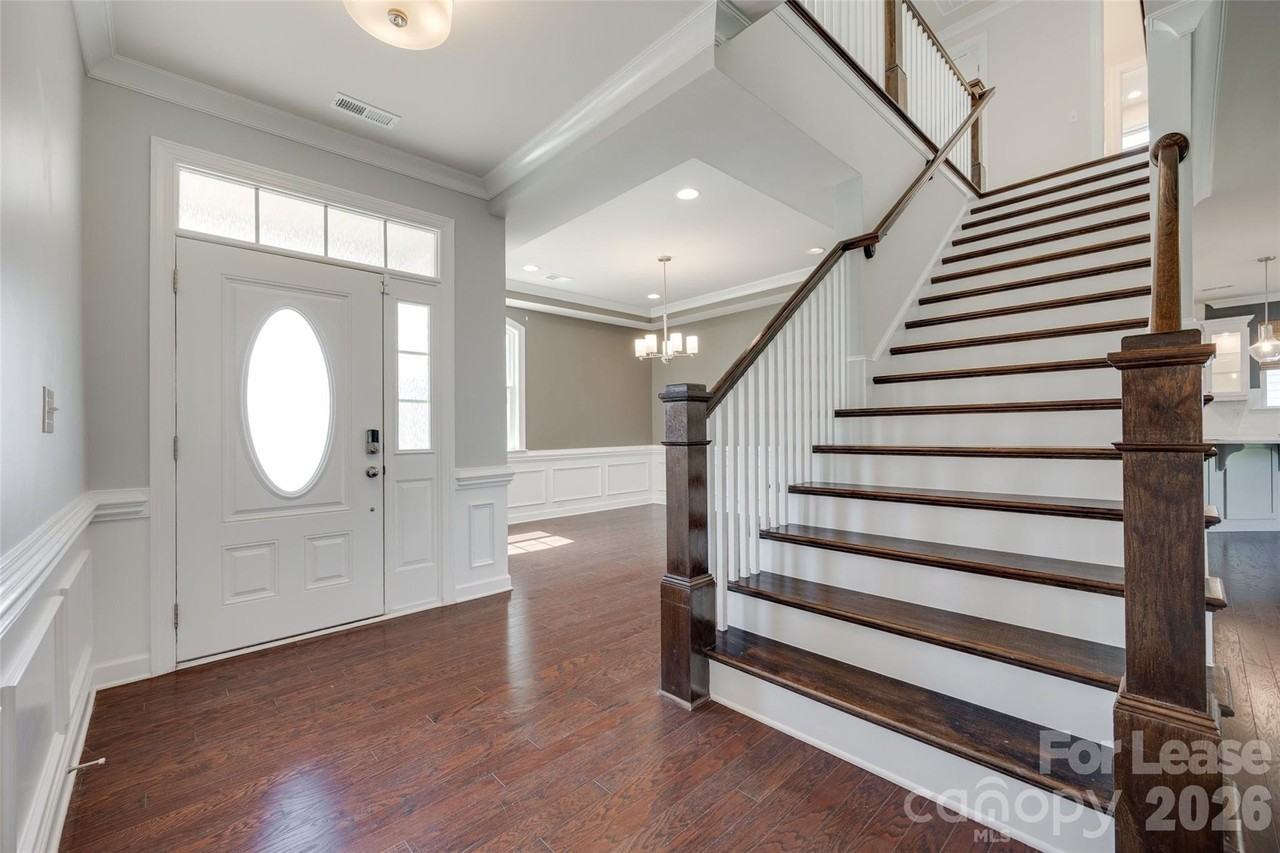 421 Sandbar Pt - Photo 3 of 44