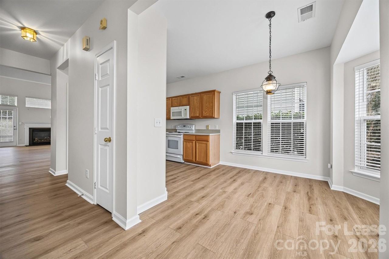 616 Bayou Cir - Photo 3 of 28