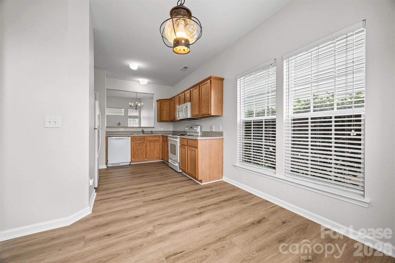 616 Bayou Cir - Photo 4 of 28