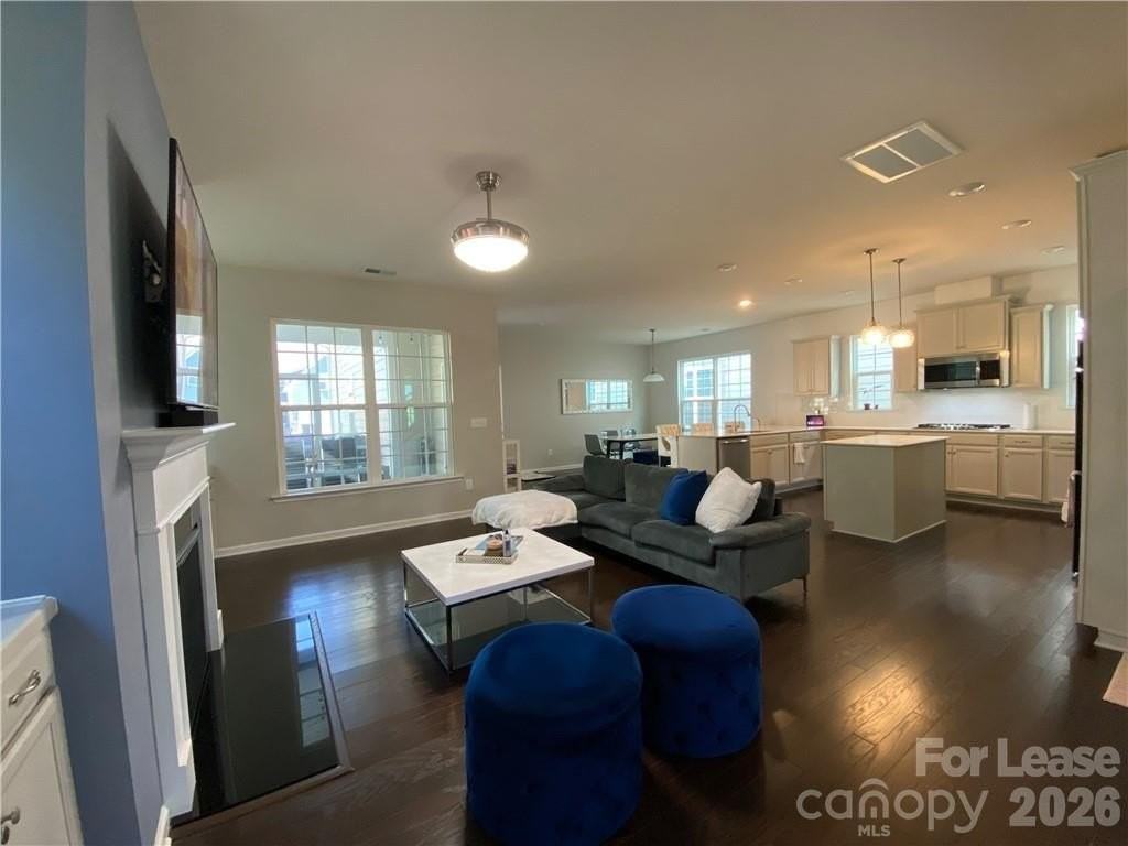 6434 Raffia Rd - Photo 7 of 32