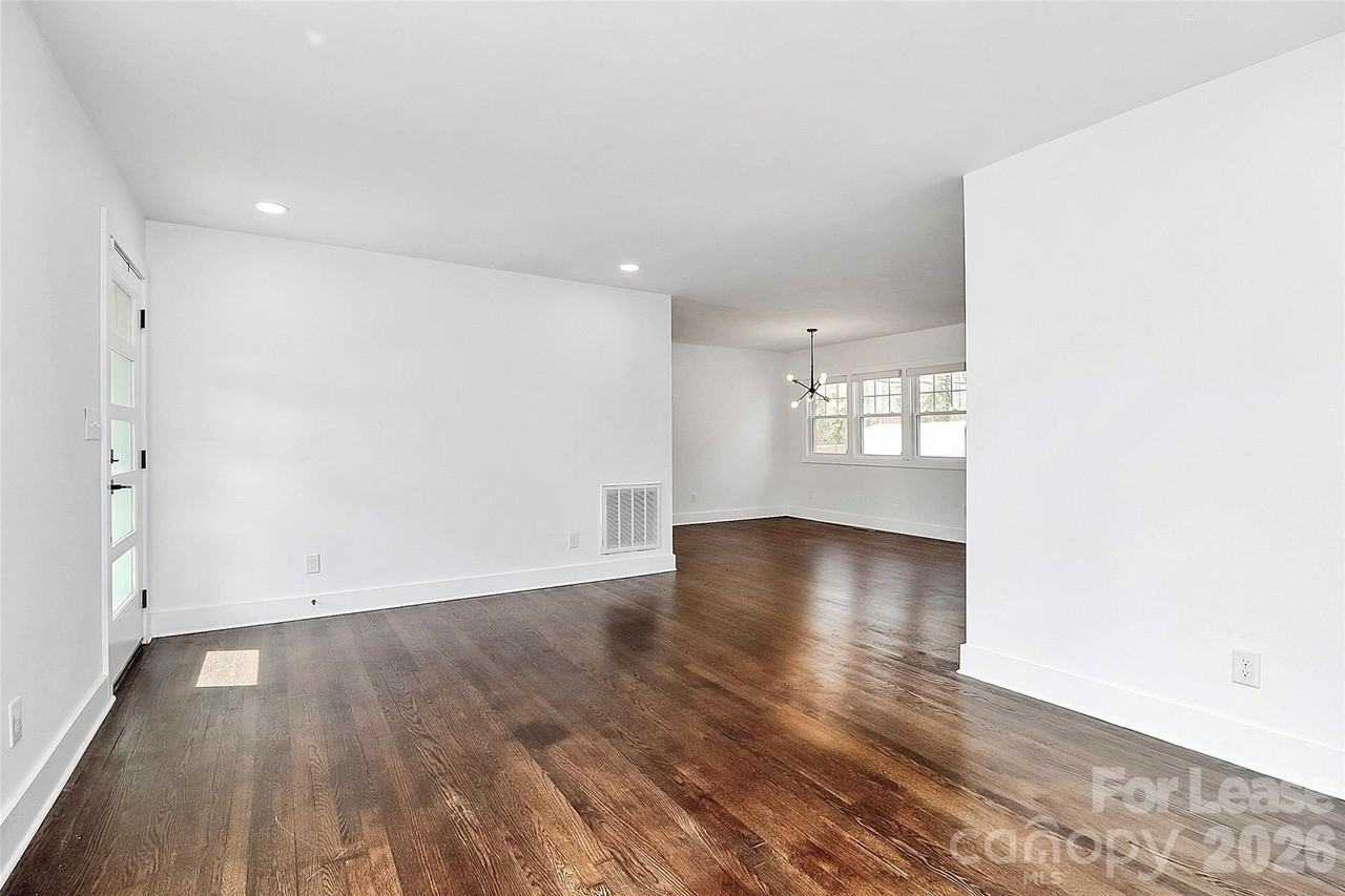 4313 Maureen Dr - Photo 4 of 38