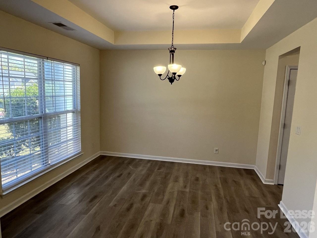 242 Summit Park Ct - Photo 3 of 32