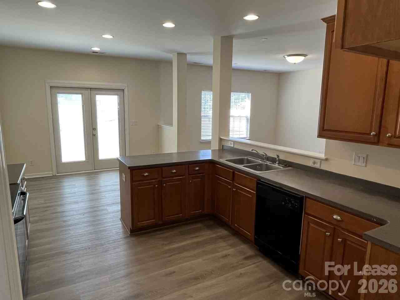 242 Summit Park Ct - Photo 6 of 32