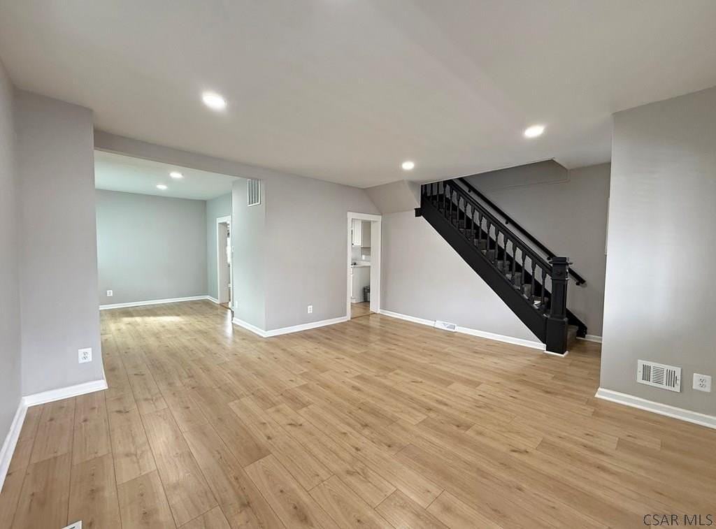 512 Graham Ave - Photo 4 of 23