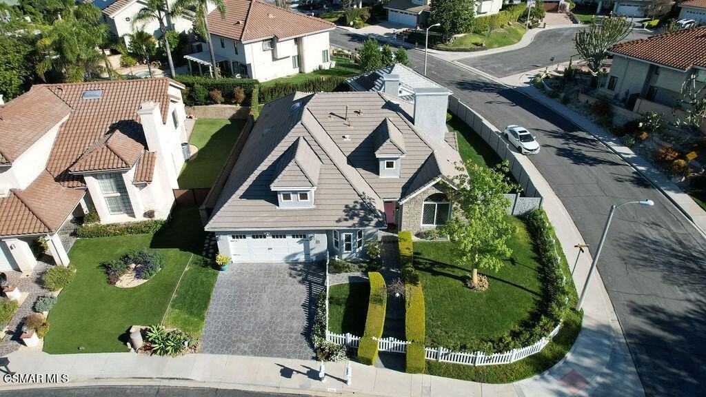 2181 Brookfield Dr - Photo 2 of 50