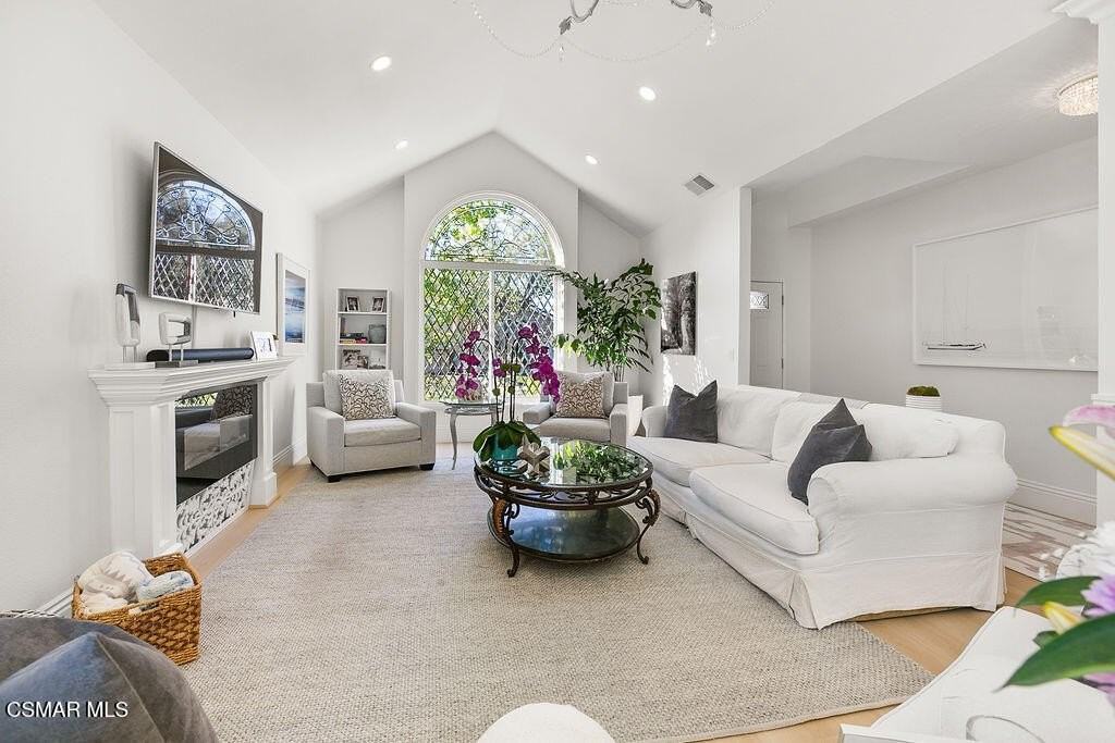 2181 Brookfield Dr - Photo 3 of 50