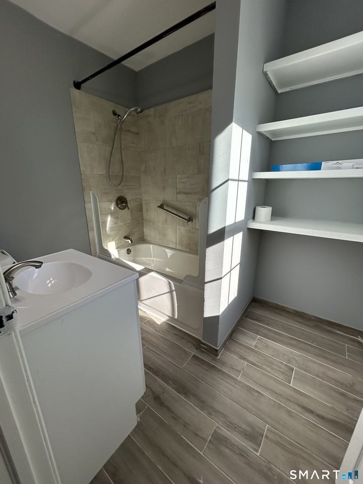 162 Davenport St - Photo 4 of 6