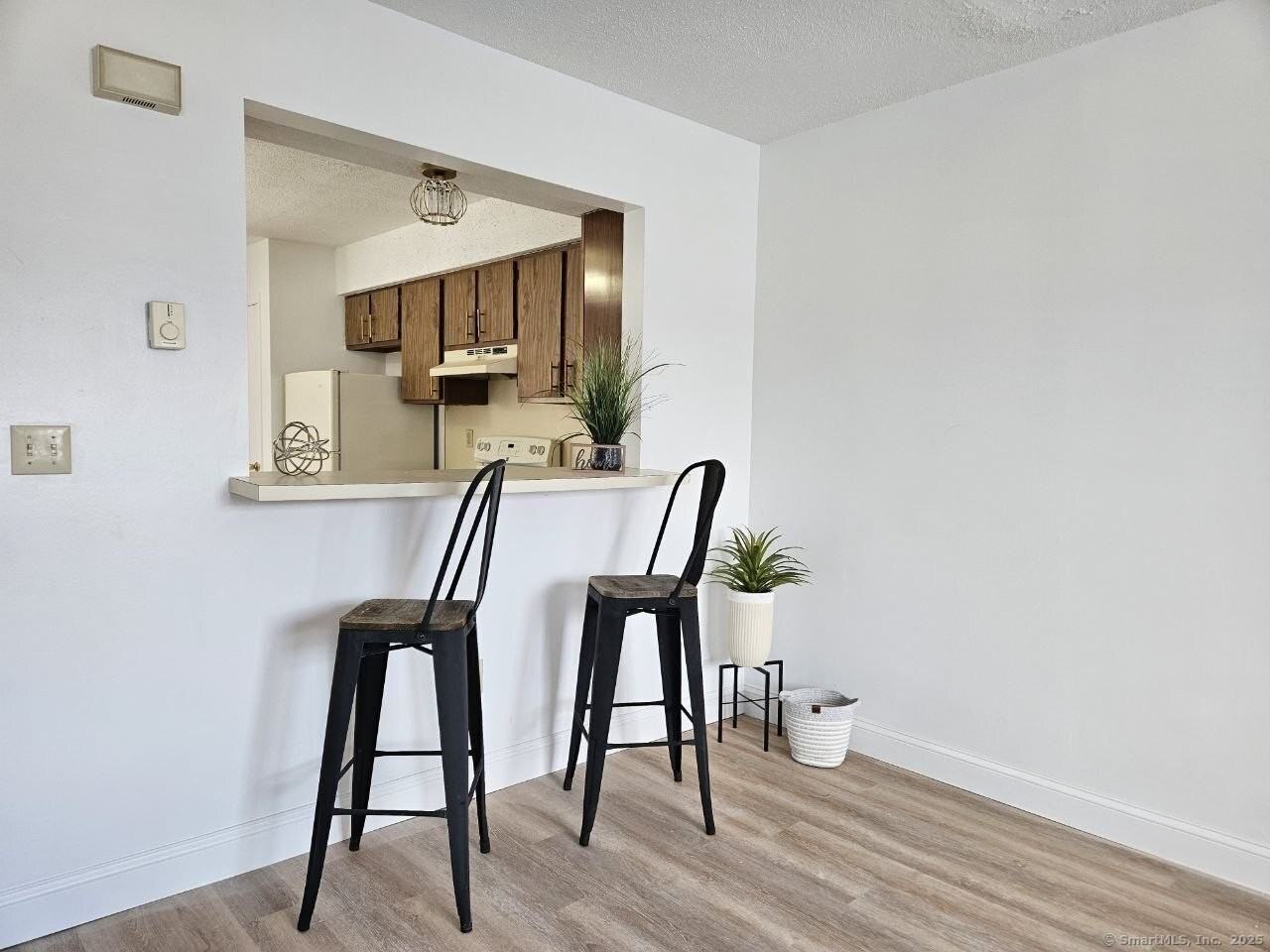 975 Meriden Rd Apt 11 - Photo 6 of 27