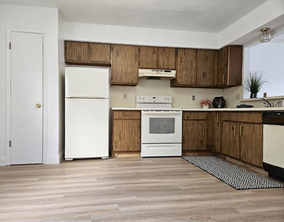 975 Meriden Rd Apt 11 - Photo 7 of 27