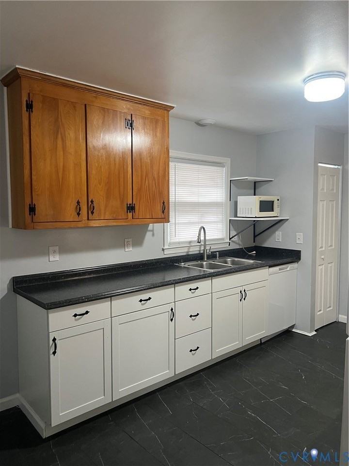 3002 Boston St - Photo 6 of 23