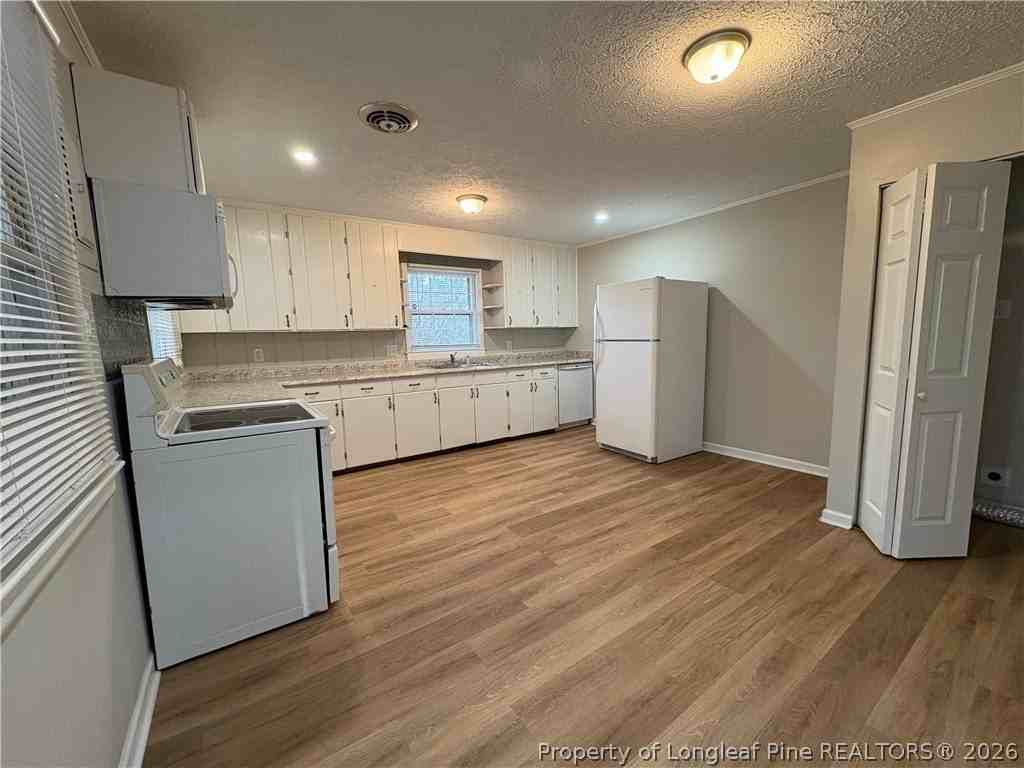 3725 Sandra Dr - Photo 5 of 16