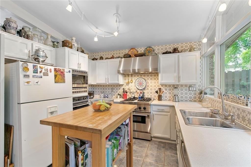 1232 Bernadette Ln Ne - Photo 7 of 32