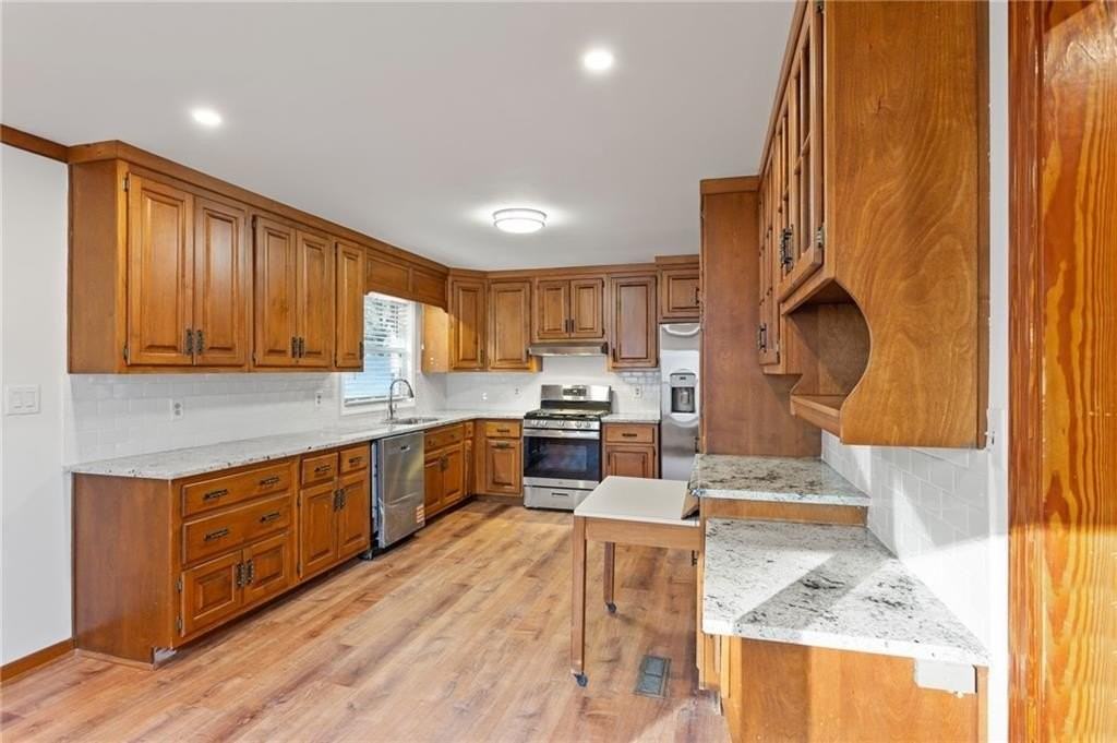 798 Bank St Se - Photo 2 of 41