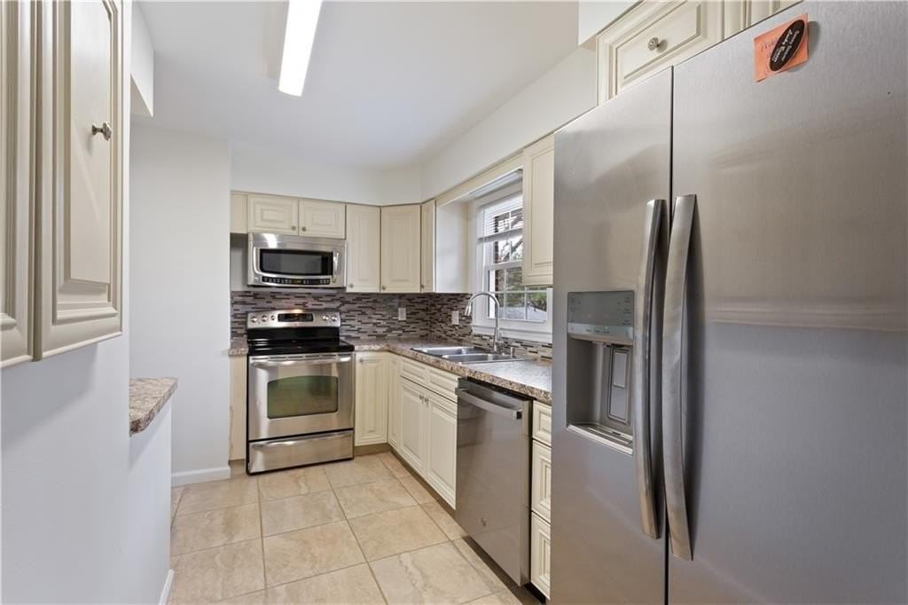 3623 Lee St Se - Photo 7 of 29