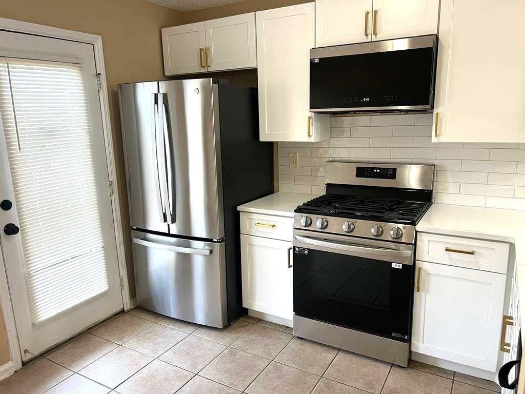 8034 S Bay Ct - Photo 6 of 17