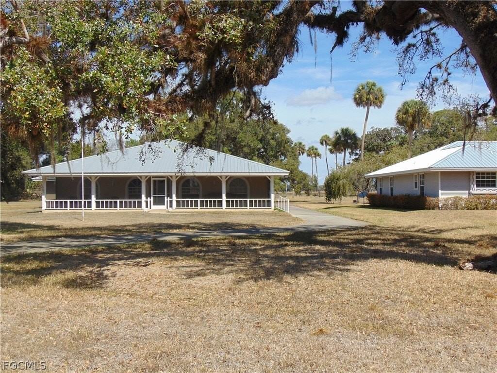 1092 Riverbend Dr - Photo 2 of 35