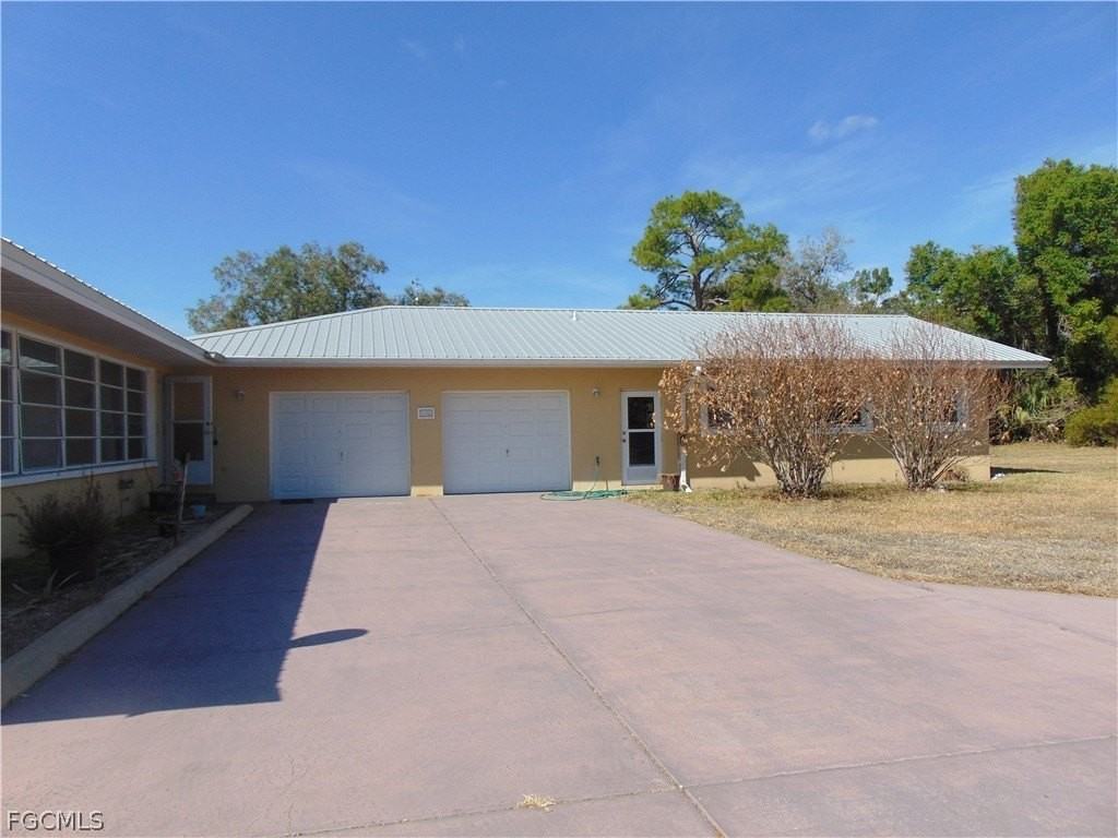 1092 Riverbend Dr - Photo 4 of 35