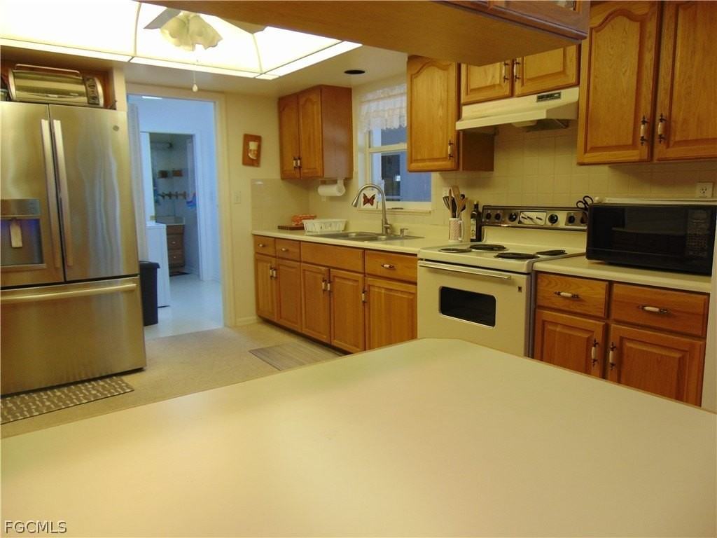 1092 Riverbend Dr - Photo 7 of 35