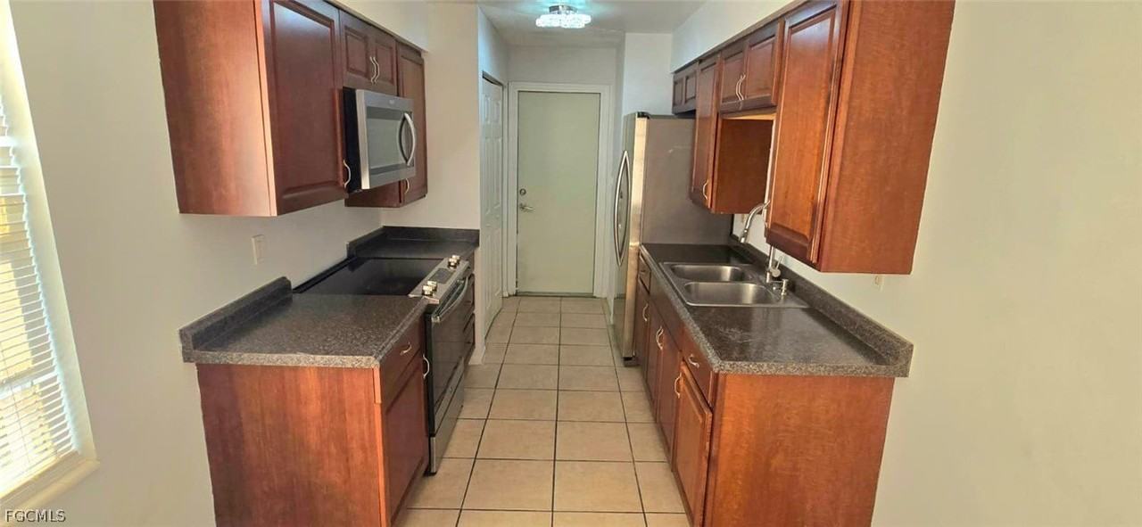 2251 E 10th St - Photo 4 of 12