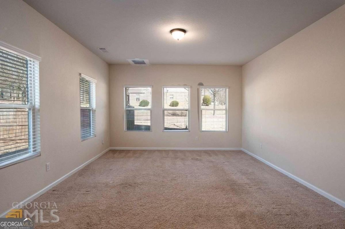 700 Fitzroy Drive - Photo 3 of 13