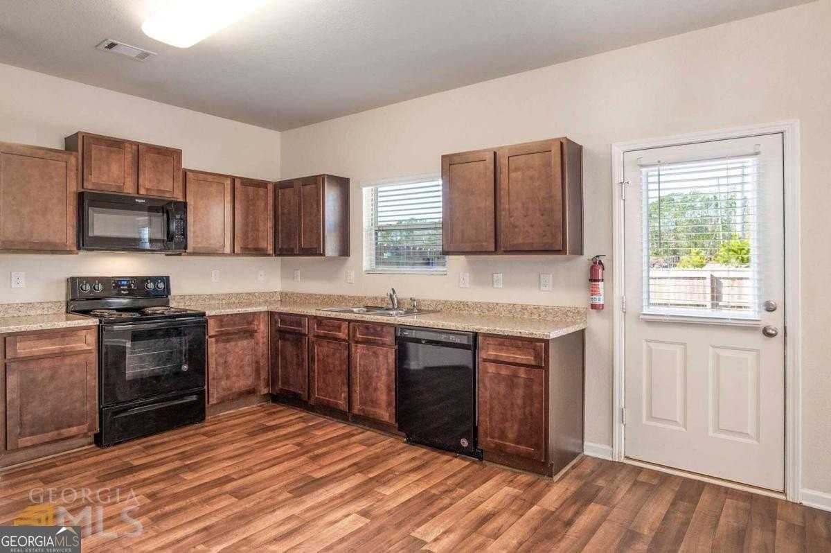 700 Fitzroy Drive - Photo 5 of 13