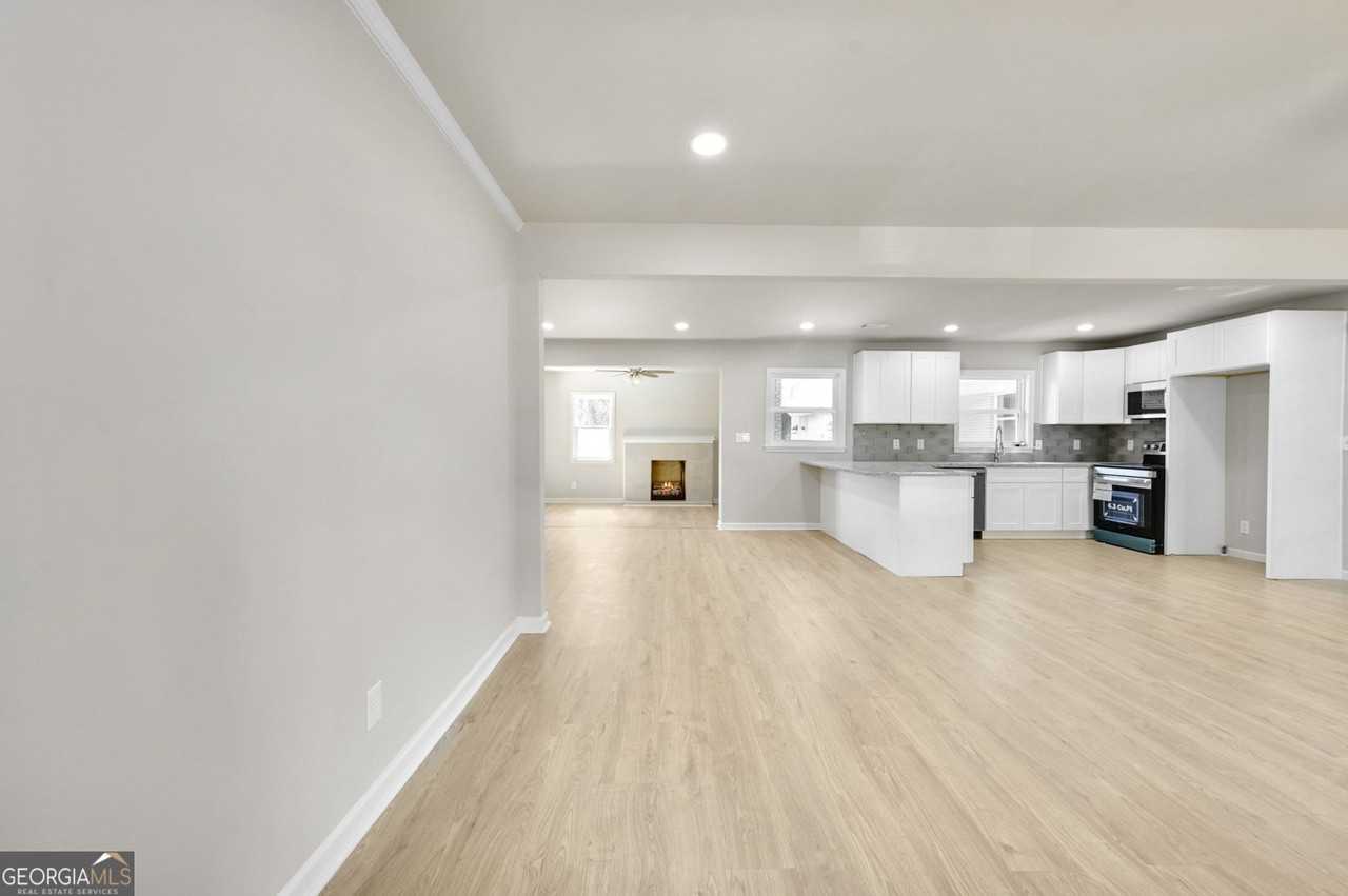 1963 Shepherd Cir Sw - Photo 3 of 40