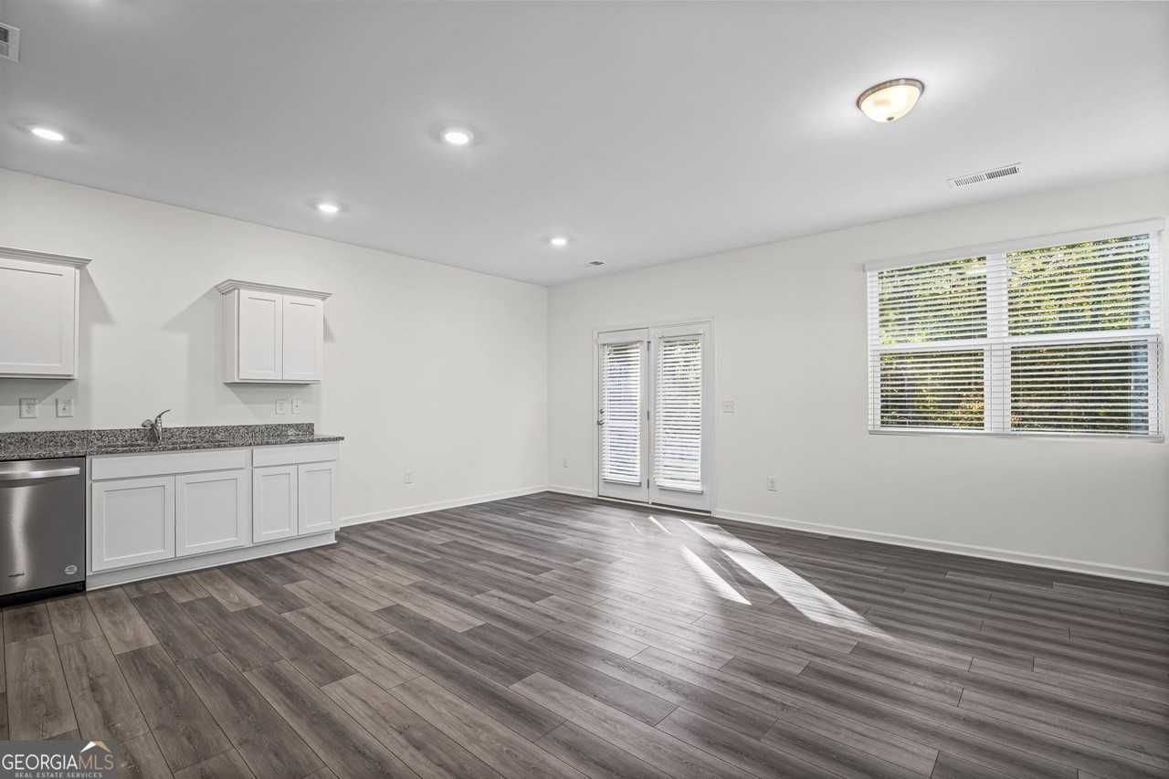 1012 Paddington Dr - Photo 4 of 34