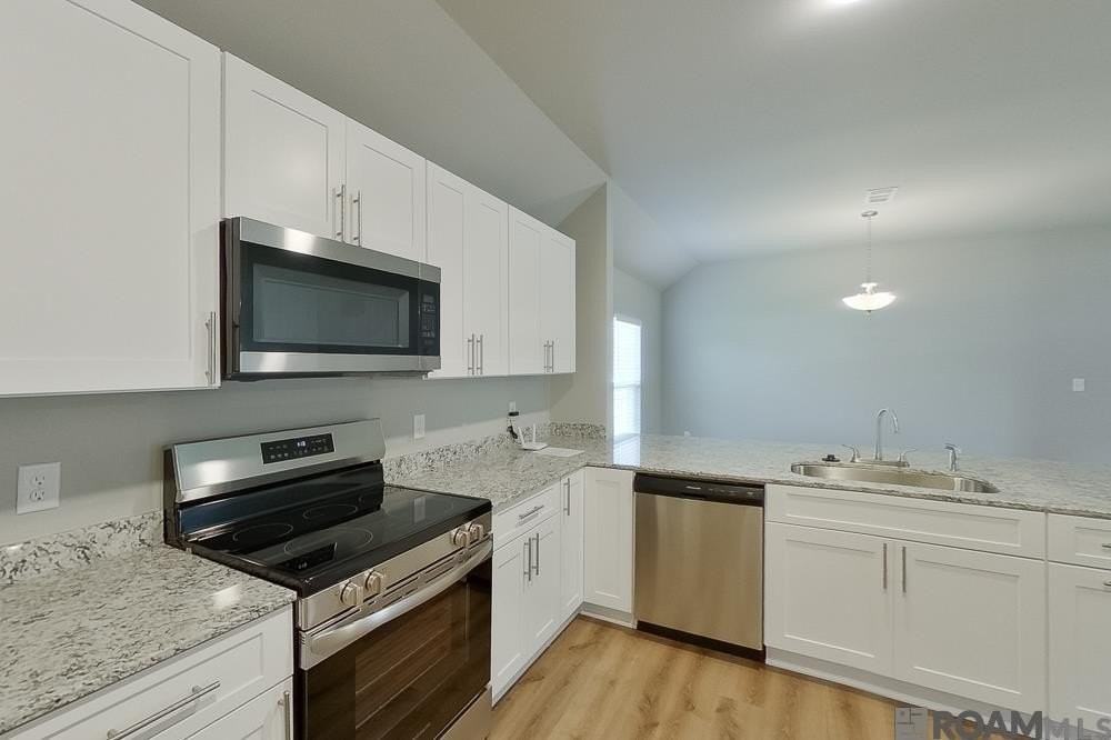 13736 Willowmore Dr - Photo 3 of 18