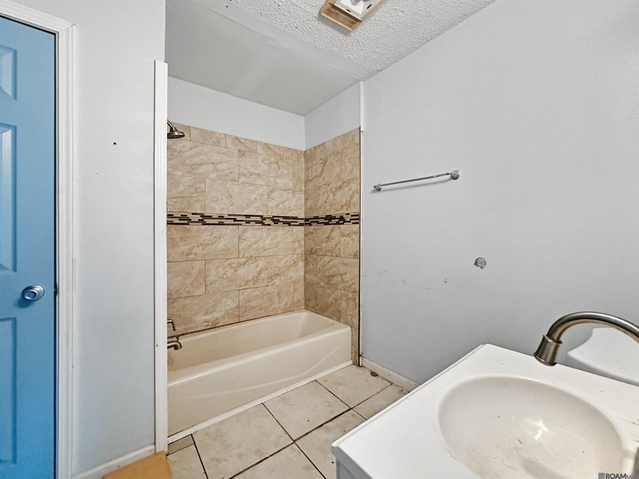 5156 Linden St - Photo 3 of 9