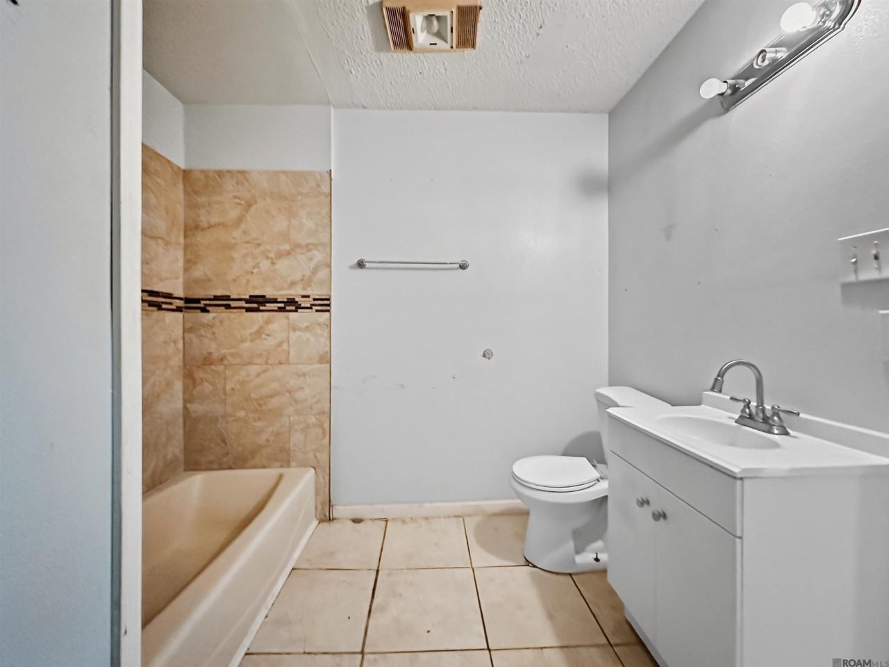 5156 Linden St - Photo 4 of 9