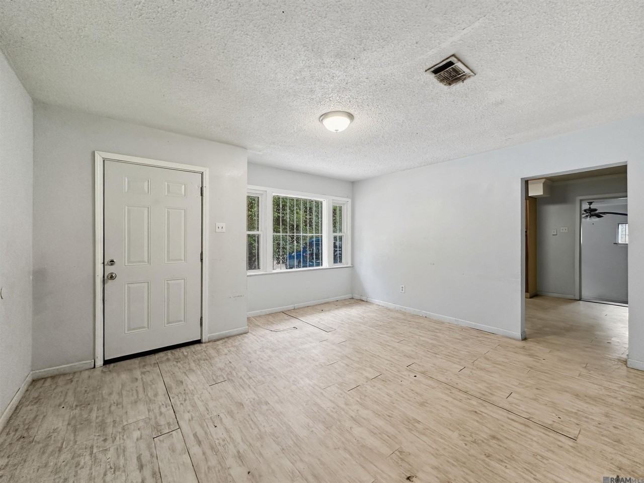 5156 Linden St - Photo 5 of 9