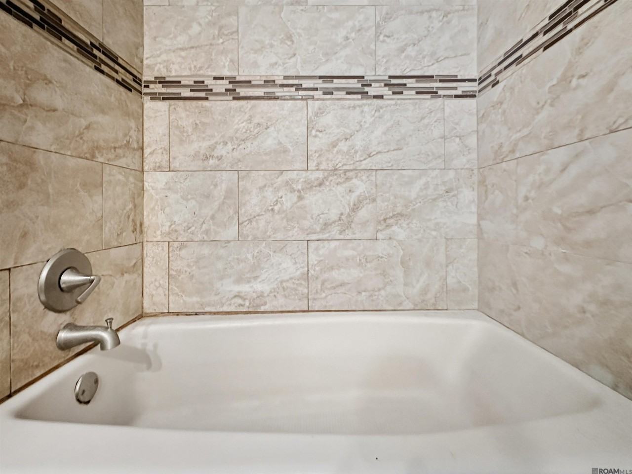 5156 Linden St - Photo 6 of 9