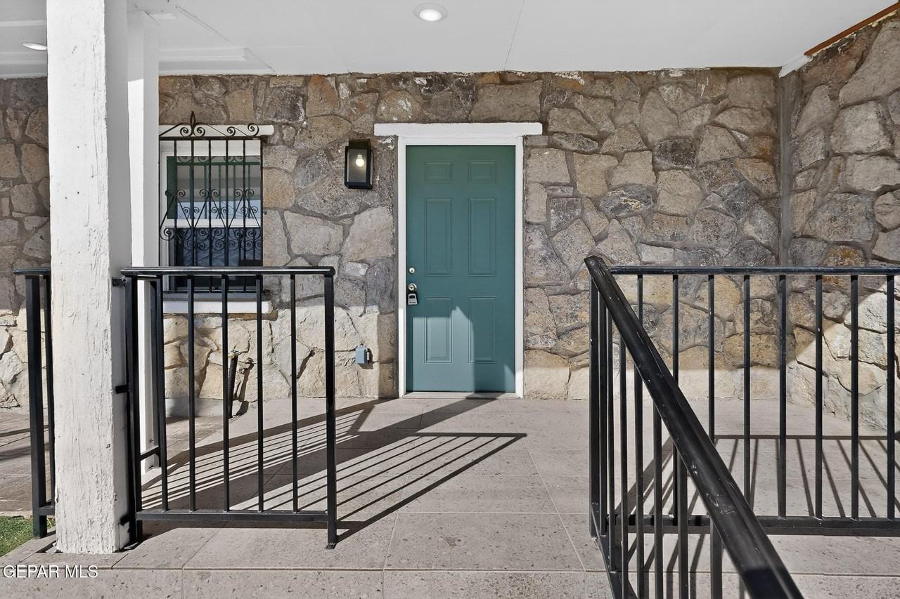 2406 Lebanon Ave Rear Home - Photo 2 of 37