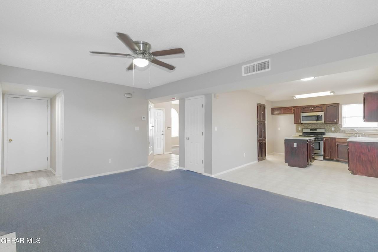 12029 Crown Woods Ct - Photo 4 of 46