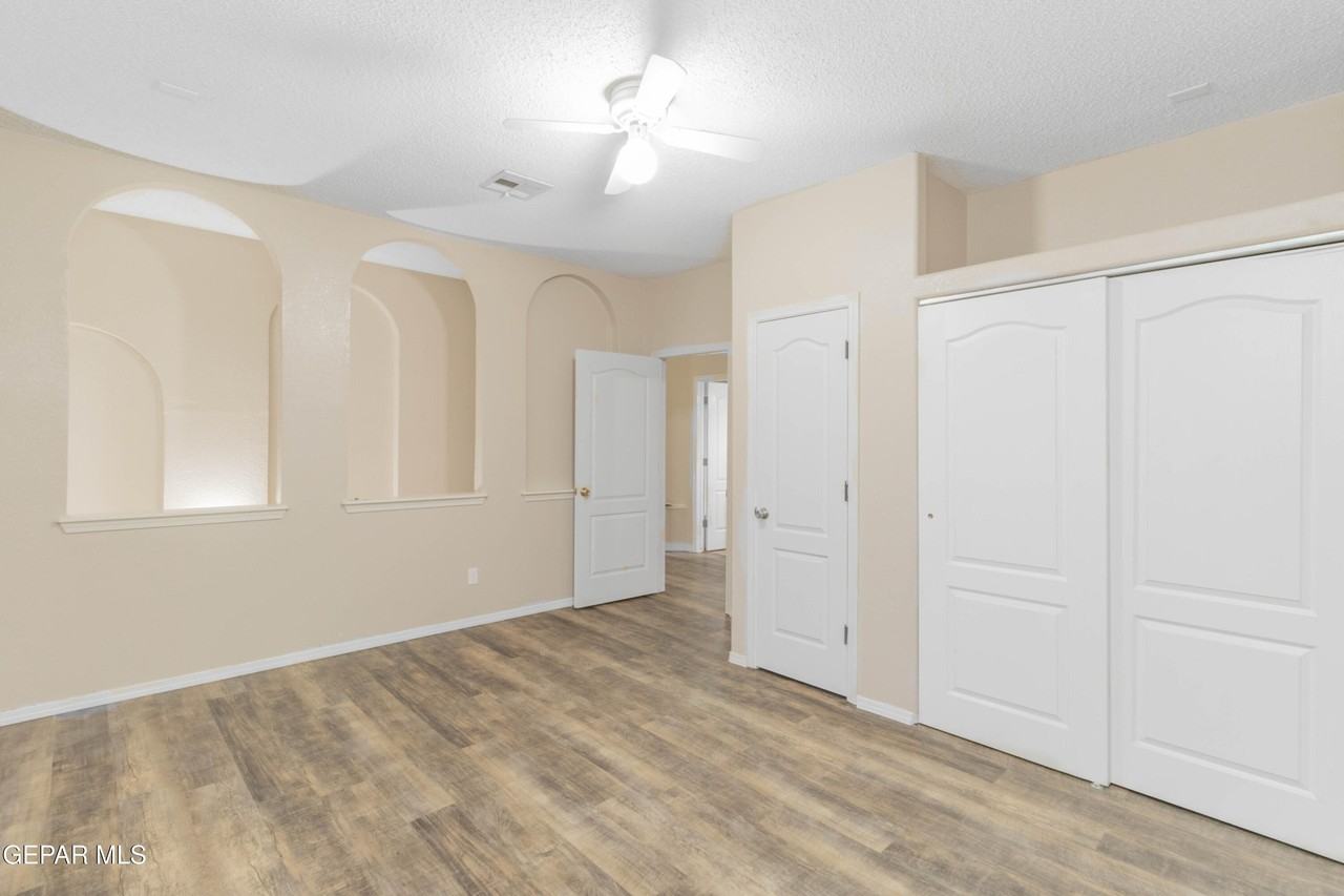 3313 Crown Hill Pl - Photo 4 of 44