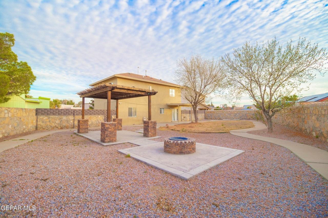 3313 Crown Hill Pl - Photo 5 of 44