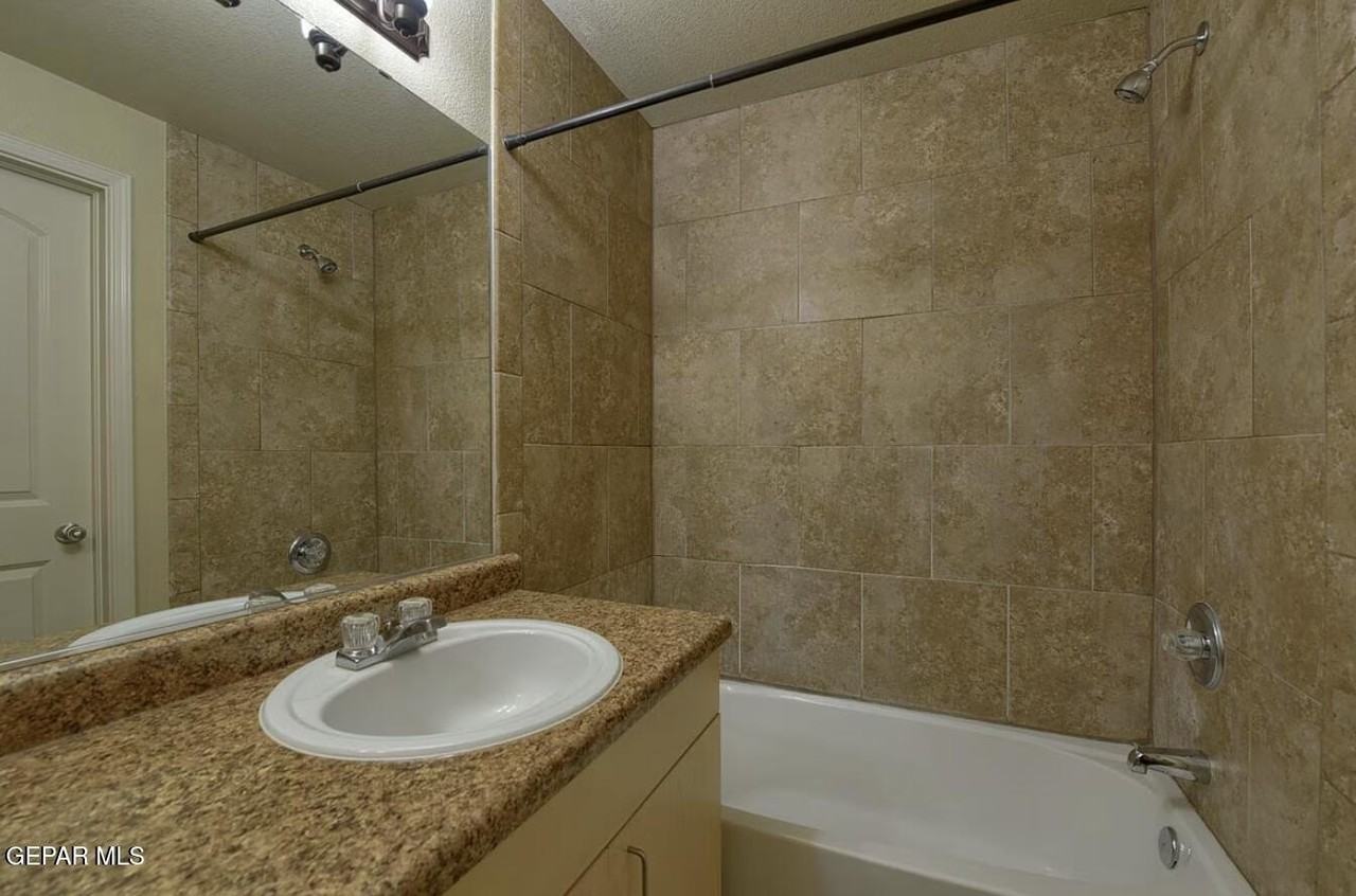 501 E Redd Rd Apt 13 - Photo 3 of 36