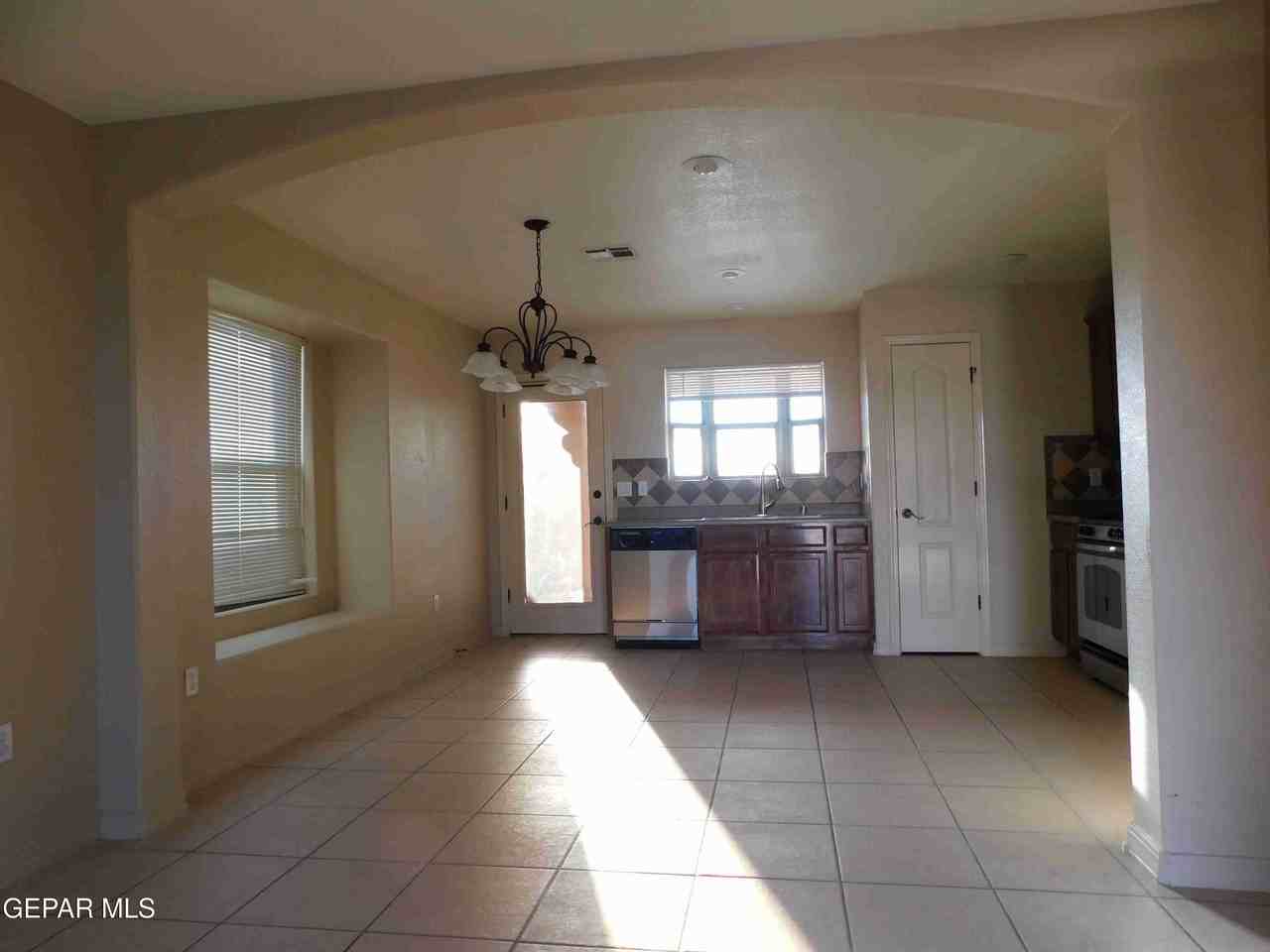 4529 Hugo Reyes Dr - Photo 4 of 28