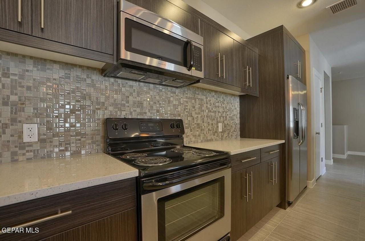 410 Thorn Ave #B11 - Photo 5 of 39