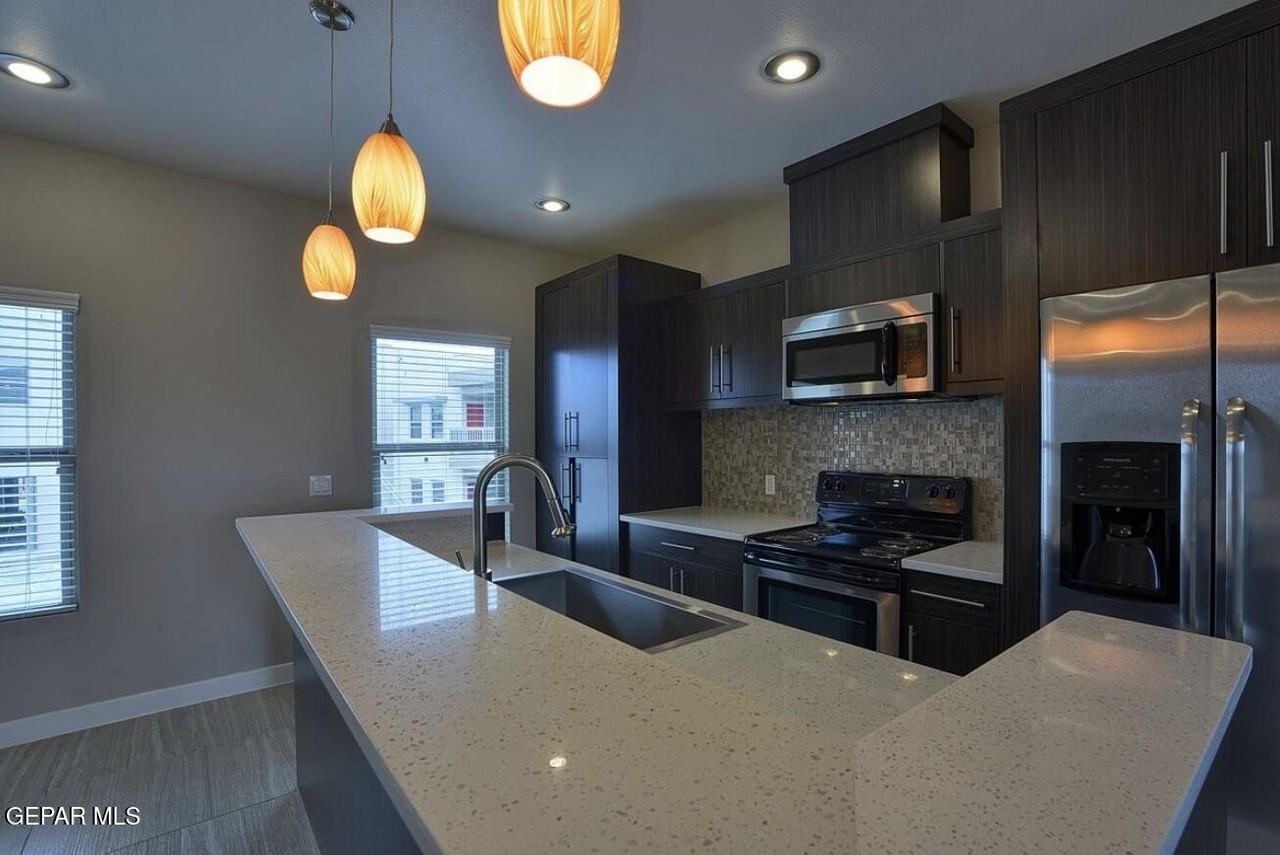 410 Thorn Ave #B11 - Photo 7 of 39