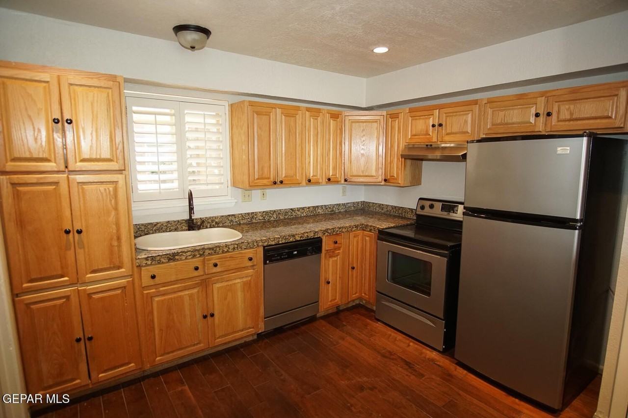 4433 N Stanton St Apt 212 - Photo 4 of 26