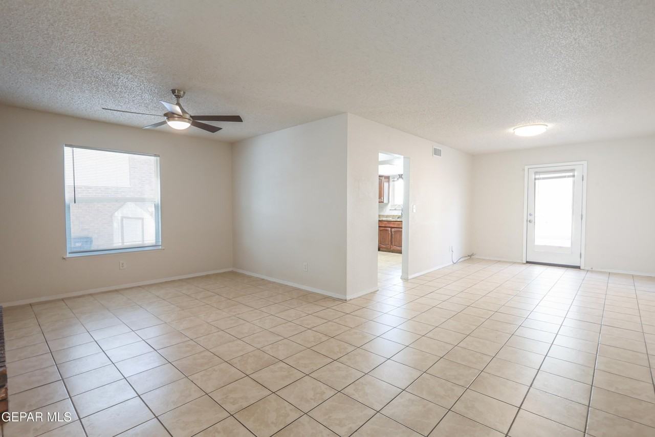 11617 Soberana Ln Unit A - Photo 3 of 20