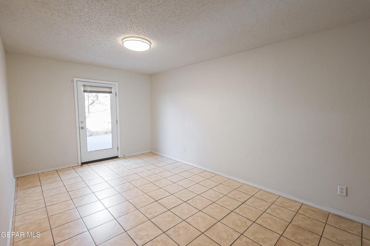 11617 Soberana Ln Unit A - Photo 4 of 20