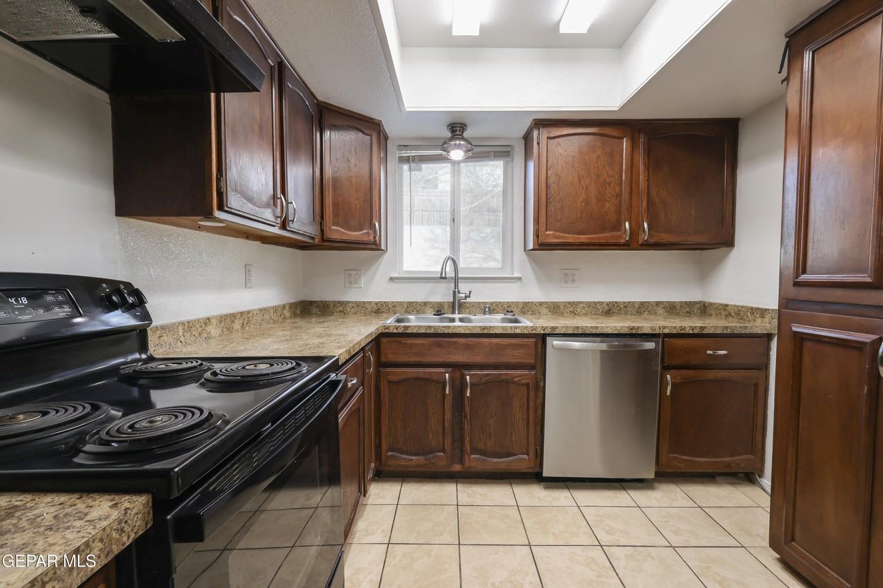 11617 Soberana Ln Unit A - Photo 6 of 20